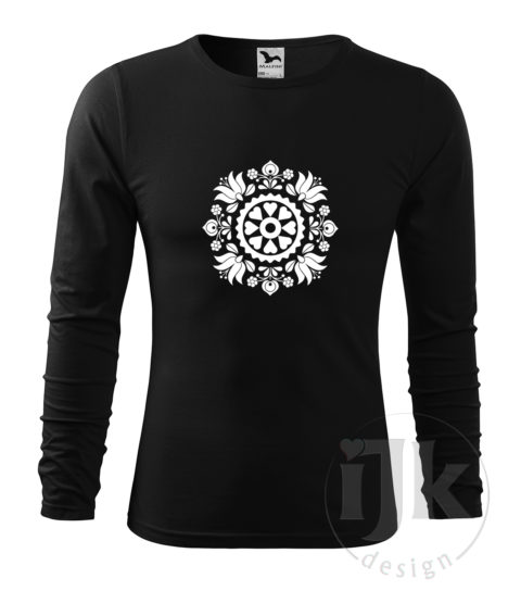 Pánske čierne tričko s potlačou, s bielou hladkou fóliou, s folklórnym motívom z okolia Trnavy a s dlhým rukávom.