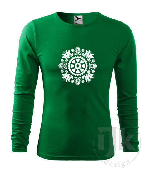 Pánske tričko farba tmavá zelená s potlačou, s bielou hladkou fóliou, s folklórnym motívom z okolia Trnavy a s dlhým rukávom.