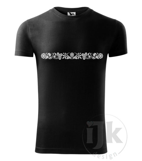 Pánske čierne tričko s potlačou, s bielou hladkou fóliou, s folklórnym motívom inšpirovaným ornamentami z Malokarpatskej oblasti a s krátkym rukávom.