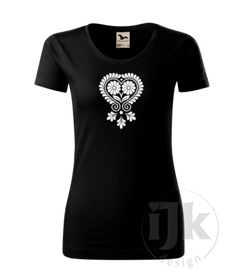 Dámske čierne tričko s potlačou, s bielou hladkou fóliou, s folklórnym motívom z Čataja a s krátkym rukávom.