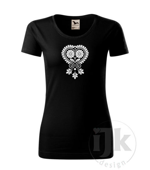 Dámske čierne tričko s potlačou, s bielou glitrovou fóliou, s folklórnym motívom z Čataja a s krátkym rukávom.