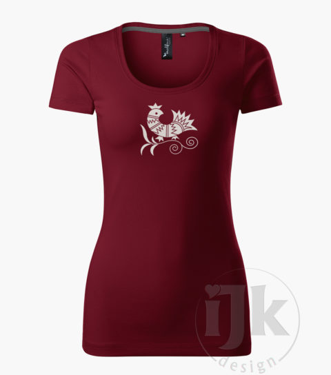 Dámske vínovočervené tričko s potlačou, s bielou glitrovou fóliou, s folklórnym motívom z Vajnor a s krátkym rukávom.