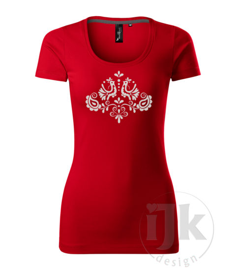 Dámske sýtočervené tričko s potlačou, s biellou glitrovou fóliou, s ľudovým motívom z Jablonice a s krátkym rukávom.