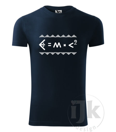 Pánske tmavomodré tričko s potlačou, s bielou hladkou fóliou, s Einsteinovou fyzikálnou rovnicou napísanou čičmianským písmom, s čičmianskym ornamentom a s krátkym rukávom.