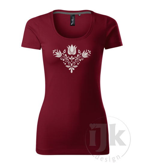 Dámske vínovočervené tričko s potlačou, s bielou glitrovou fóliou, s folklórnym motívom z Jablonice a s krátkym rukávom.
