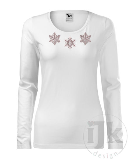 Dámske biele tričko s potlačou, s multi glitrovou fóliou, s autorským zimným vzorom, motívom sú tri malé snehové vločky, umiestnené okolo výstrihu a s dlhým rukávom.