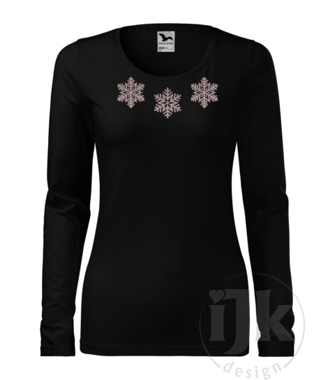 Dámske čierne tričko s potlačou, s multi glitrovou fóliou, s autorským zimným vzorom, motívom sú tri malé snehové vločky, umiestnené okolo výstrihu a s dlhým rukávom.