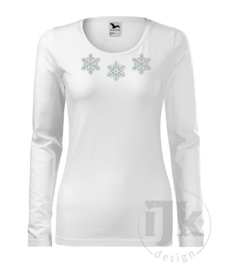 Dámske biele tričko s potlačou, so sparkle fóliou, s autorským zimným vzorom, motívom sú tri malé snehové vločky, umiestnené okolo výstrihu a s dlhým rukávom.