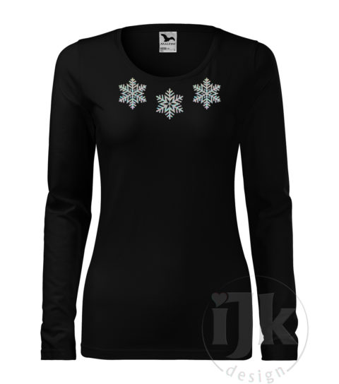 Dámske čierne tričko s potlačou, so sparkle fóliou, s autorským zimným vzorom, motívom sú tri malé snehové vločky, umiestnené okolo výstrihu a s dlhým rukávom.