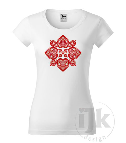 Dámske biele tričko s potlačou, s červenou hladkou fóliou, s folklórnym motívom z Čataja a s krátkym rukávom.