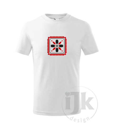 Detské biele tričko s potlačou, s červenou a čiernou hladkou fóliou, s folklórnym motívom zo Záriečia, s ľudovým vzorom zo Záriečia a s krátkym rukávom.