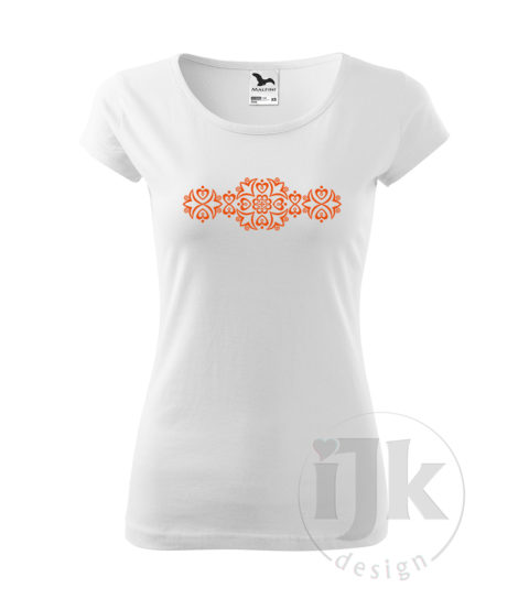 Dámske biele tričko s potlačou, s oranžovou hladkou fóliou, s folklórnym motívom z Detvy, s ľudovým vzorom z Detvy a s krátkym rukávom.