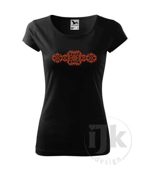 Dámske čierne tričko s potlačou, s oranžovou hladkou fóliou, s folklórnym motívom z Detvy, s ľudovým vzorom z Detvy a s krátkym rukávom.