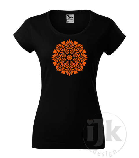 Dámske čierne tričko s potlačou, s oranžovou hladkou fóliou, s folklórnym motívom z Čataja, s ľudovým vzorom z Čataja a s krátkym rukávom.