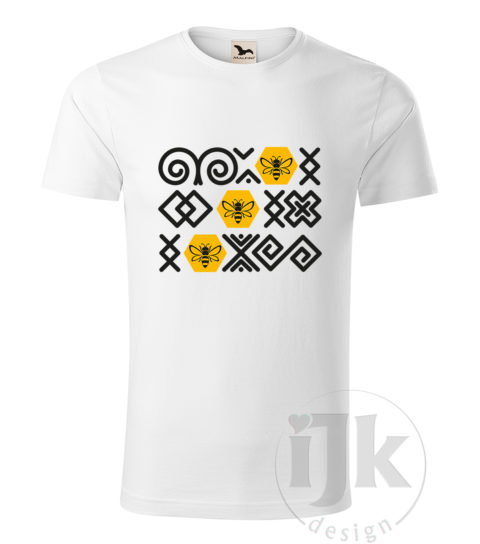 Pánske biele tričko s potlačou, s čiernou a žltou hladkou fóliou, s folklórnym motívom z Čičmian a s včelami sediacimi na žltých plástoch a s krátkym rukávom.