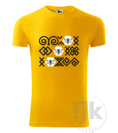 Pánske žlté tričko s potlačou, s čiernou a bielou hladkou fóliou, s folklórnym motívom z Čičmian a s včelami sediacimi na bielych plástoch a s krátkym rukávom.